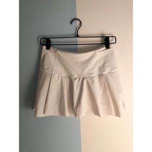Lululemon white tennis/running skirt